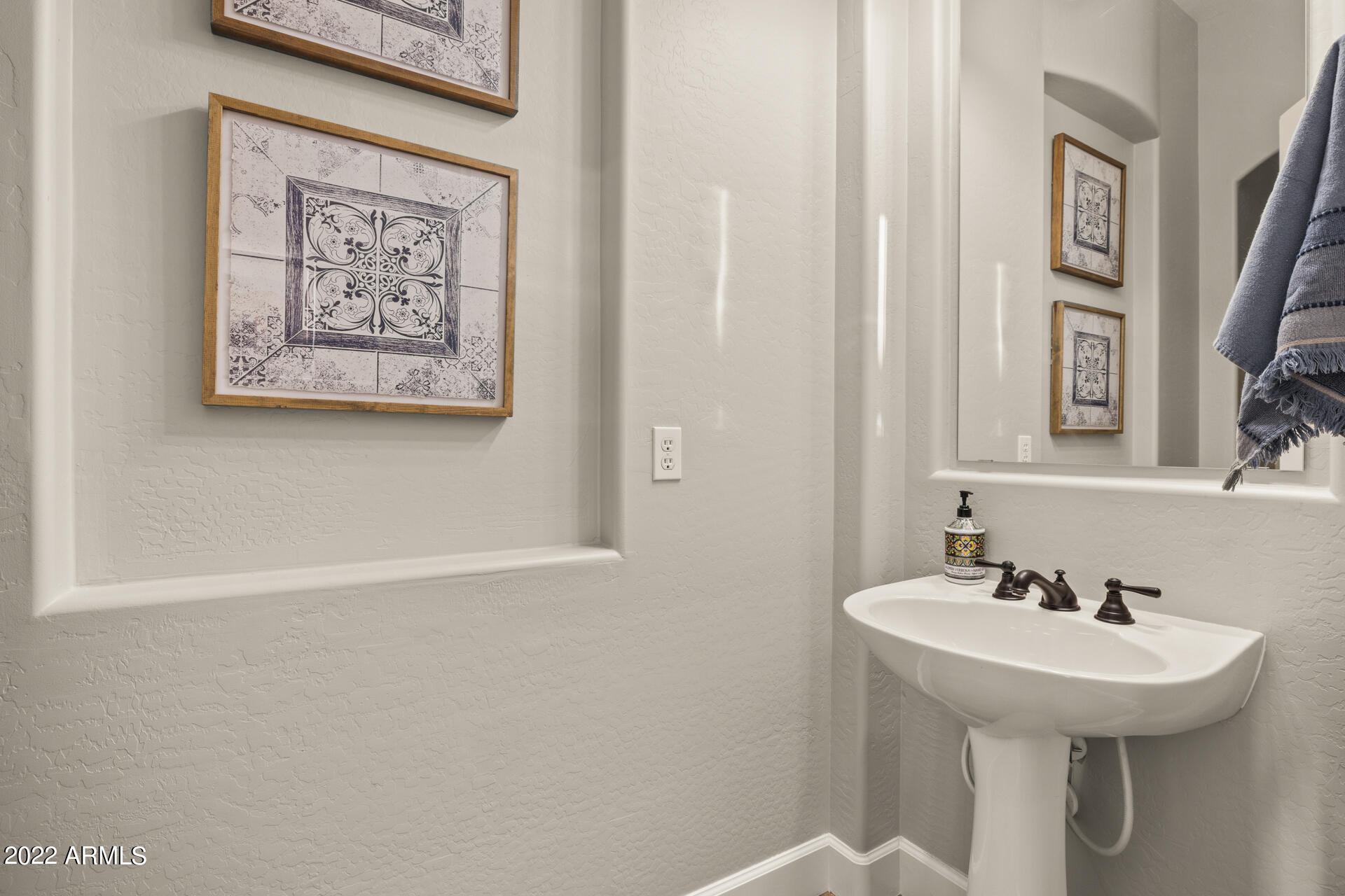 3534 N BOULDER CANYON Street