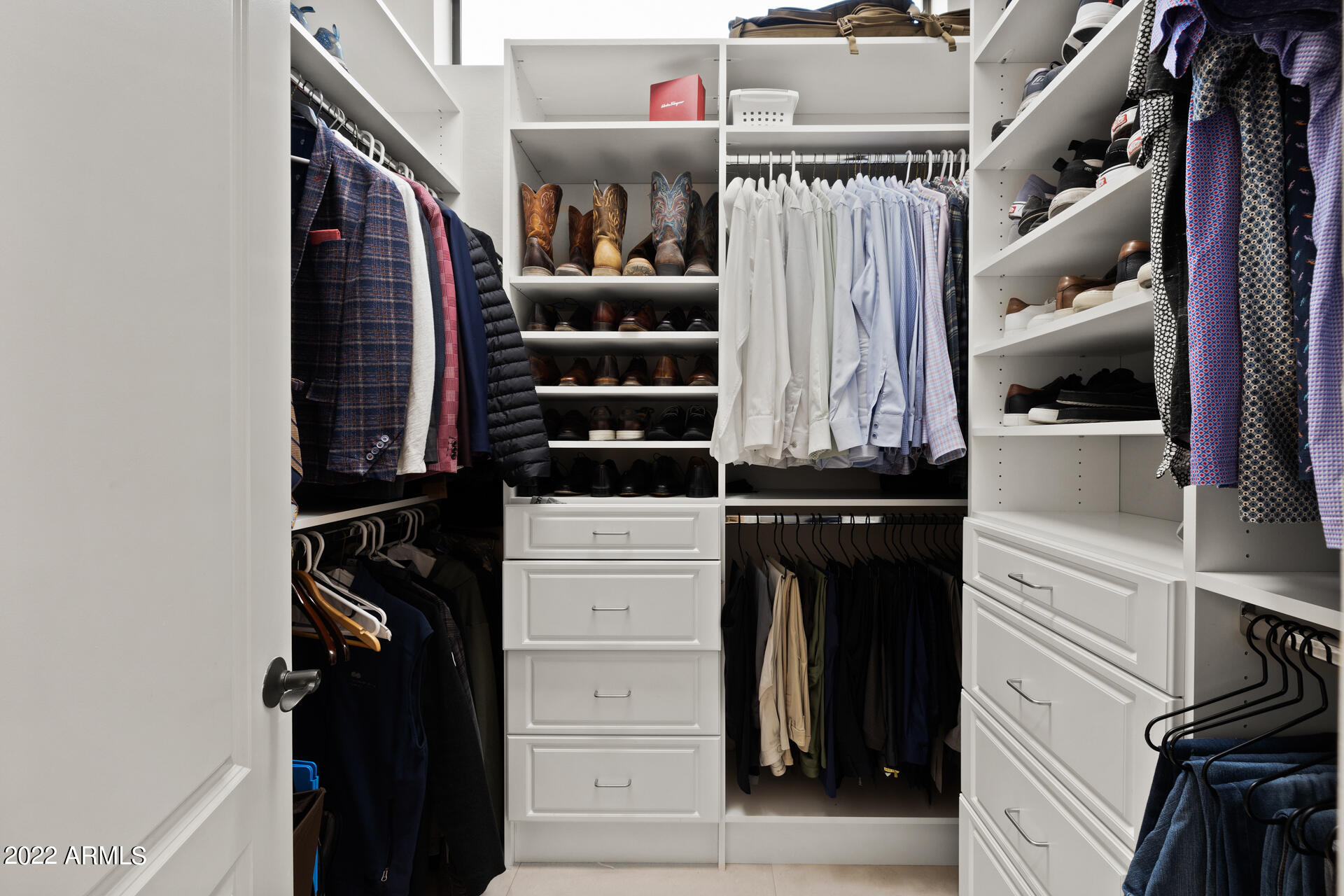 3534 N BOULDER CANYON Street