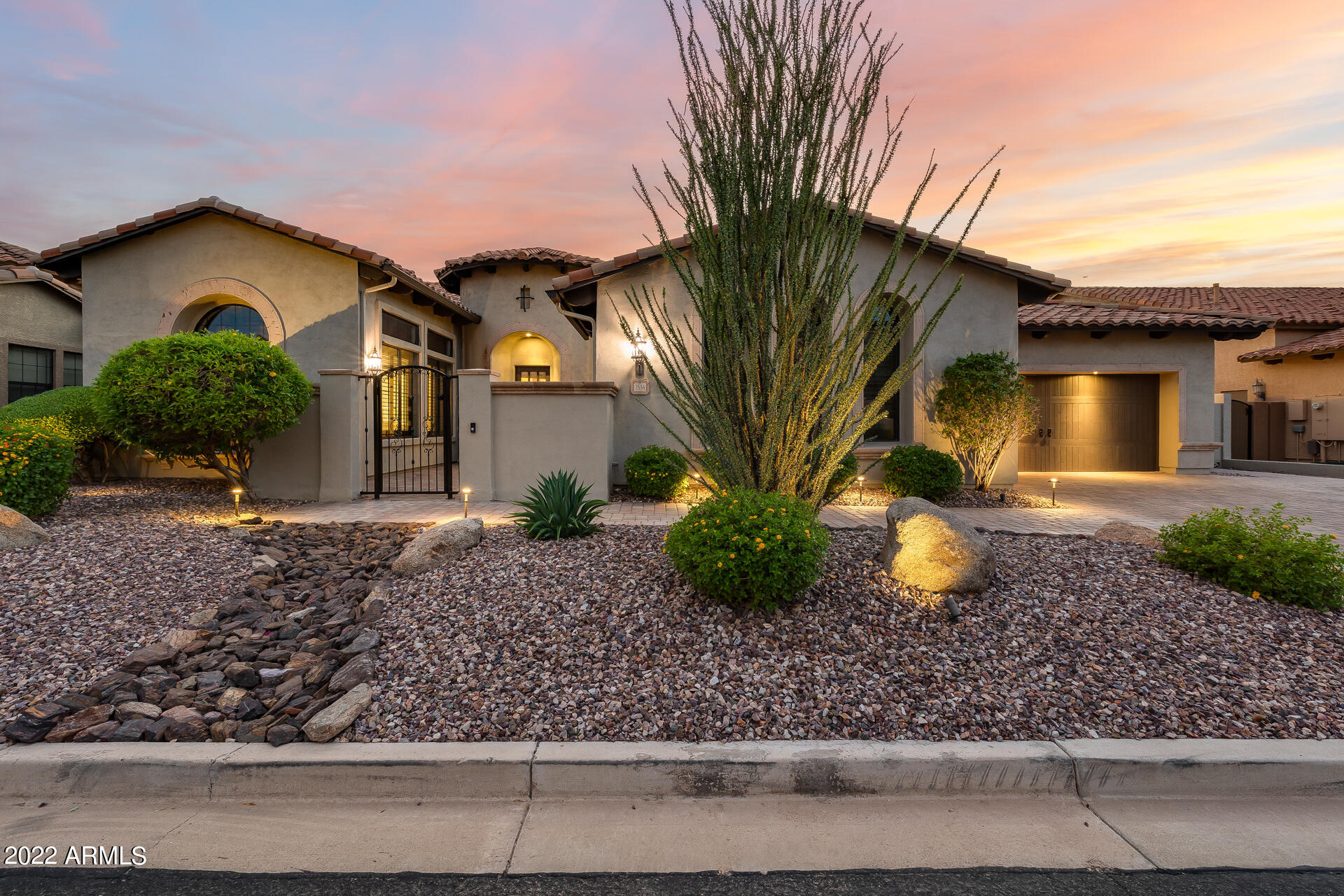 3534 N BOULDER CANYON Street