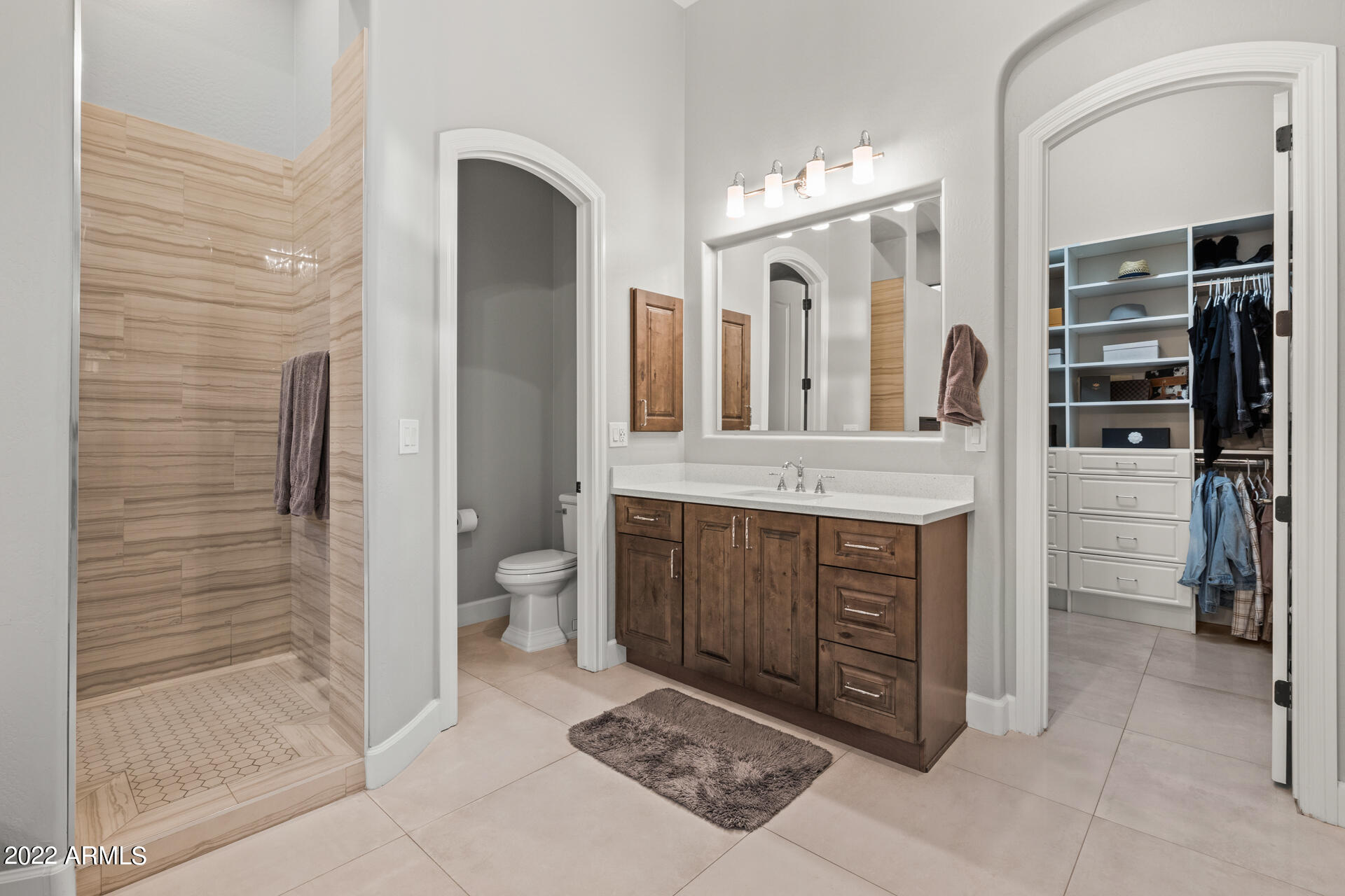 3534 N BOULDER CANYON Street