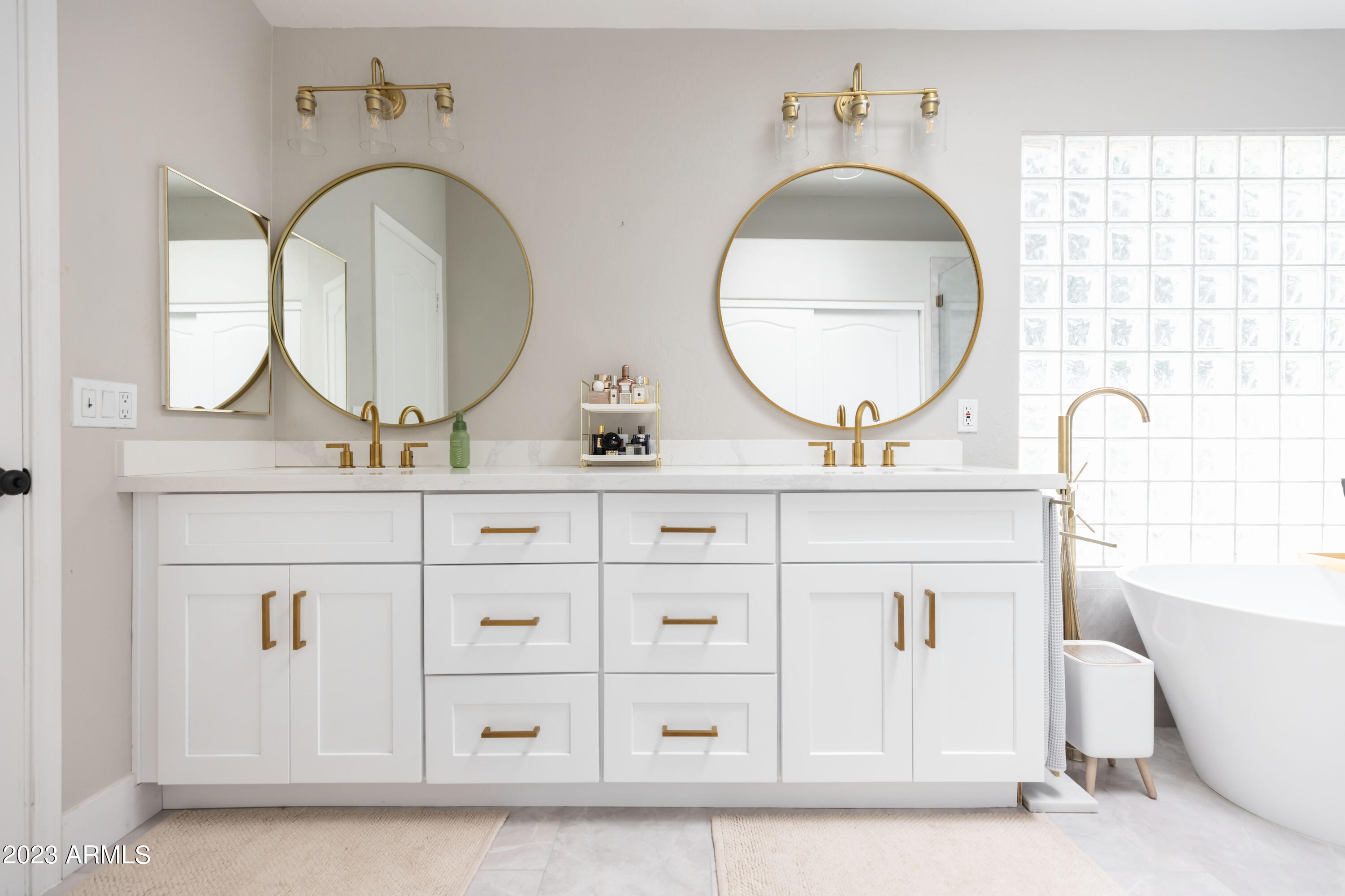 9656 E DAVENPORT Drive