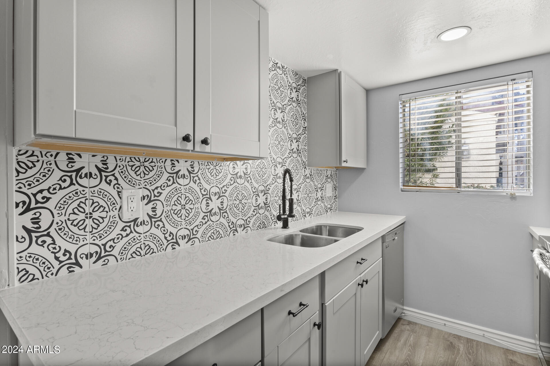 8502 N CENTRAL Avenue # 13