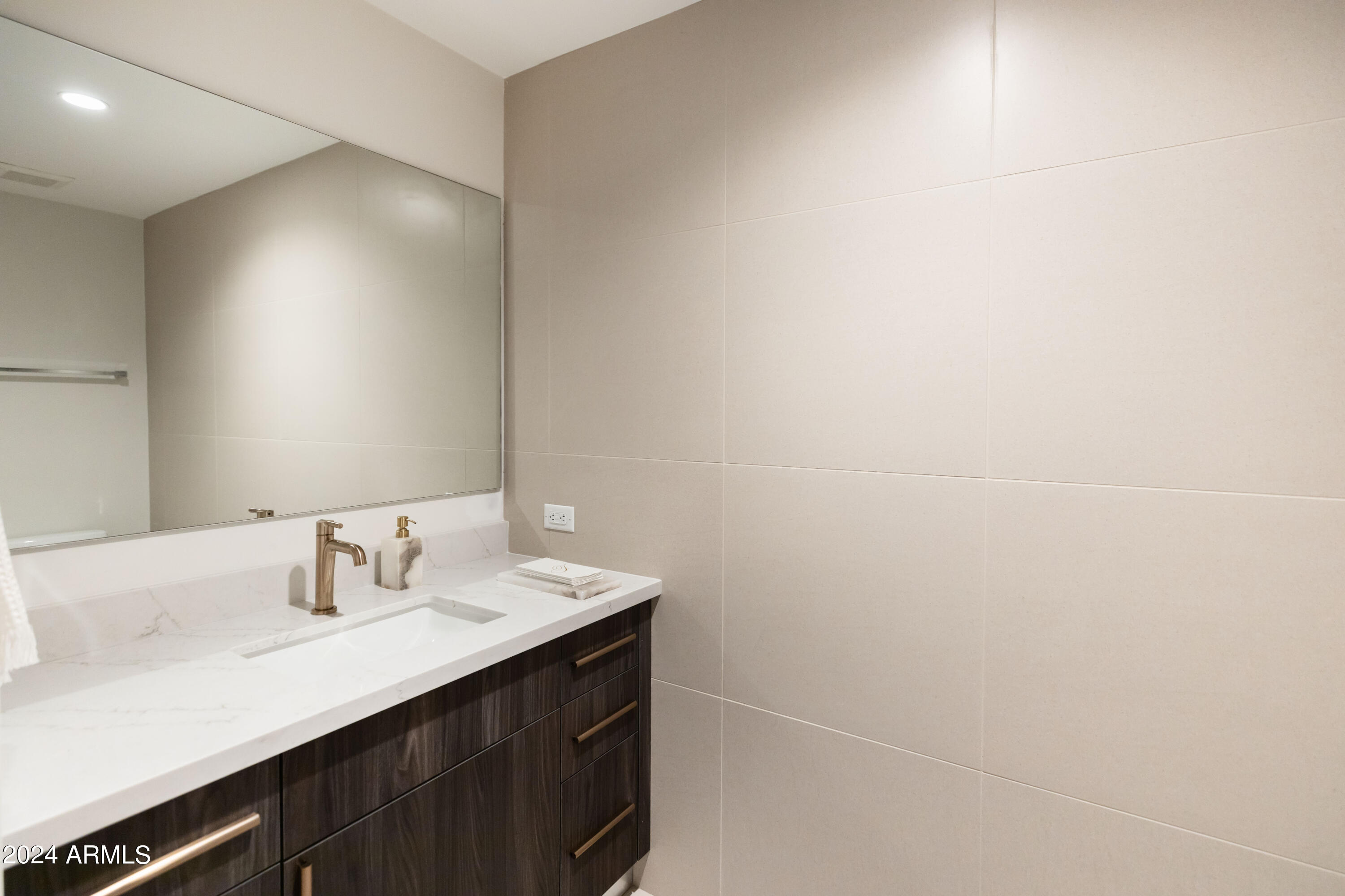 7180 E KIERLAND Boulevard # 213