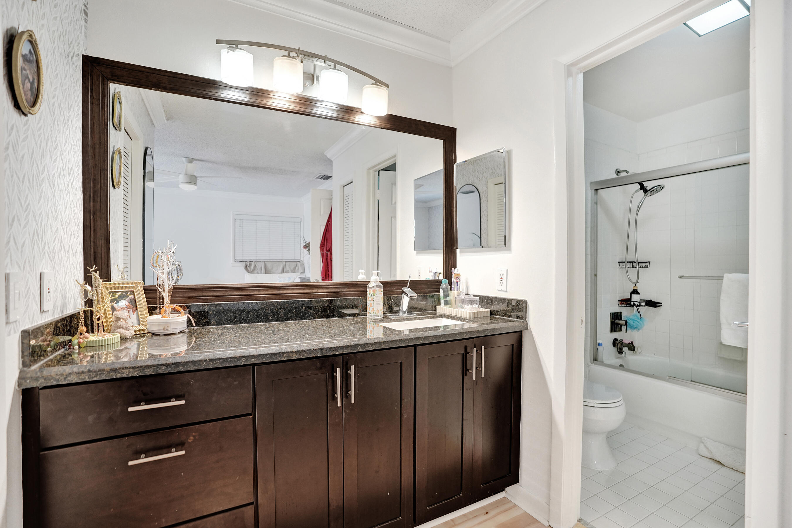 905 SE 12th Court 16