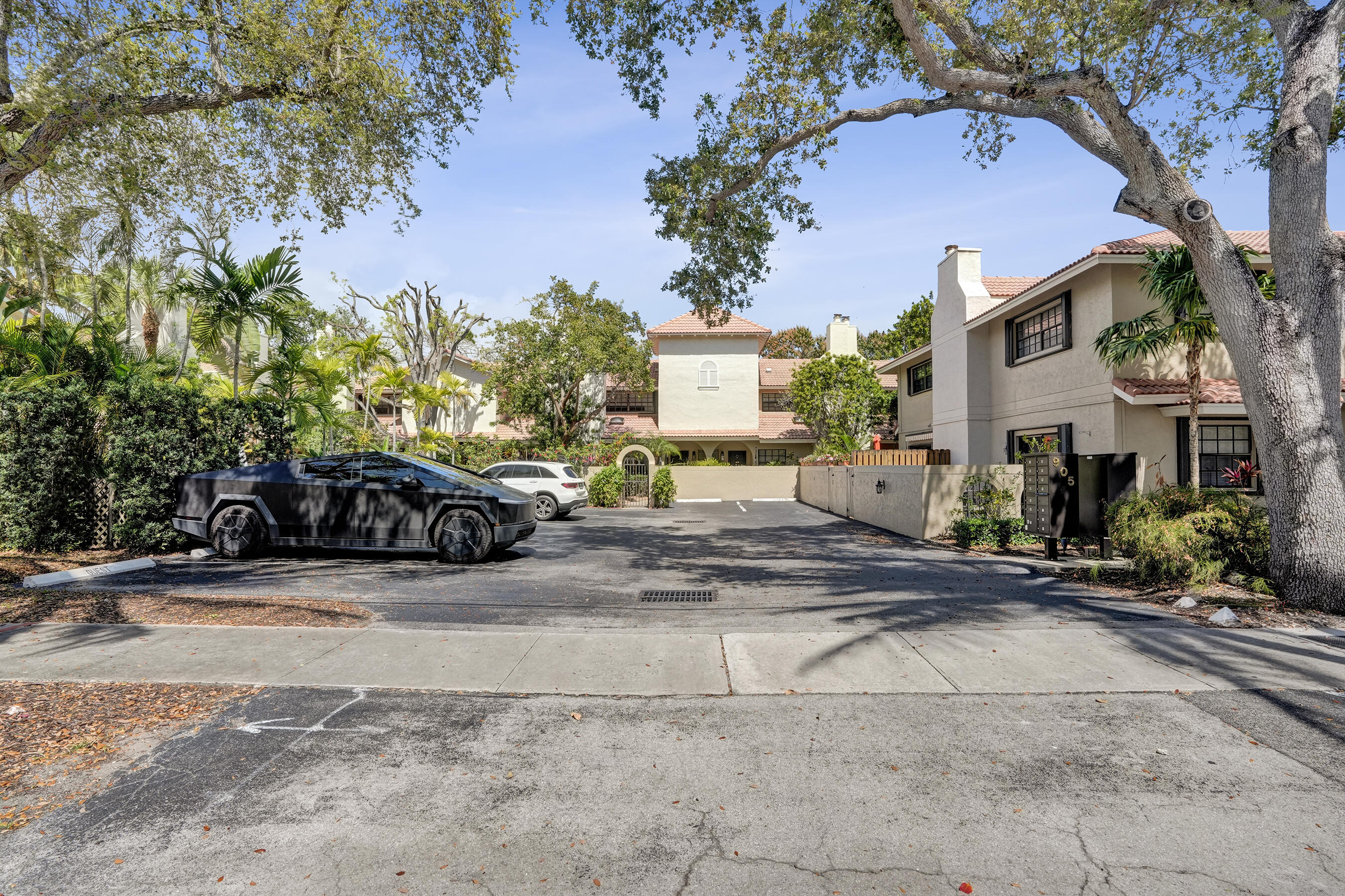905 SE 12th Court 16