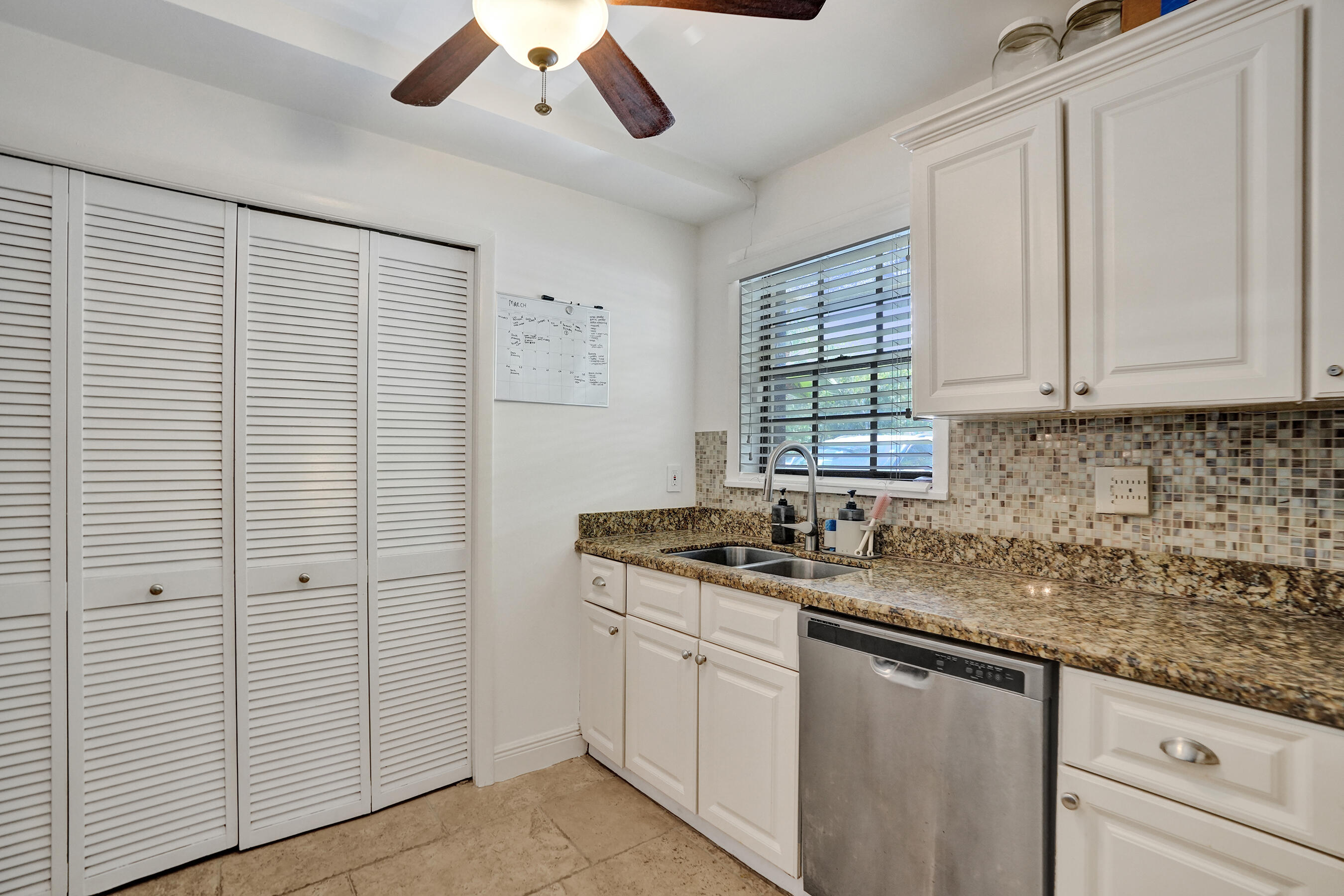 905 SE 12th Court 16