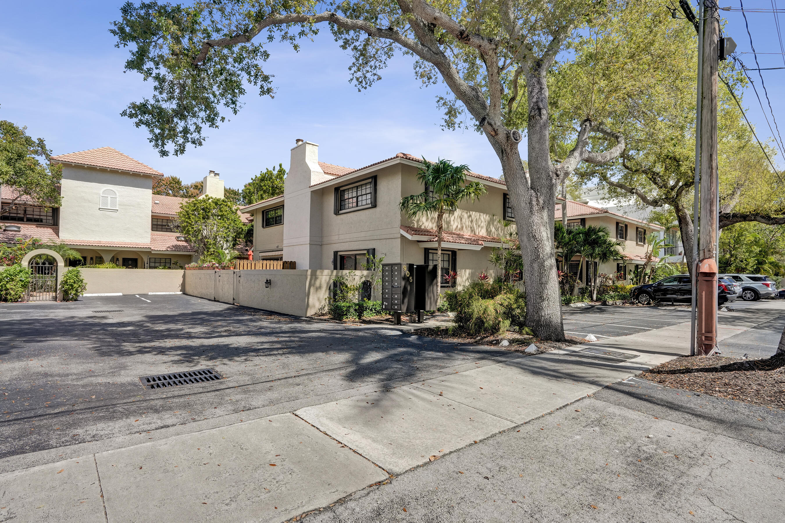 905 SE 12th Court 16