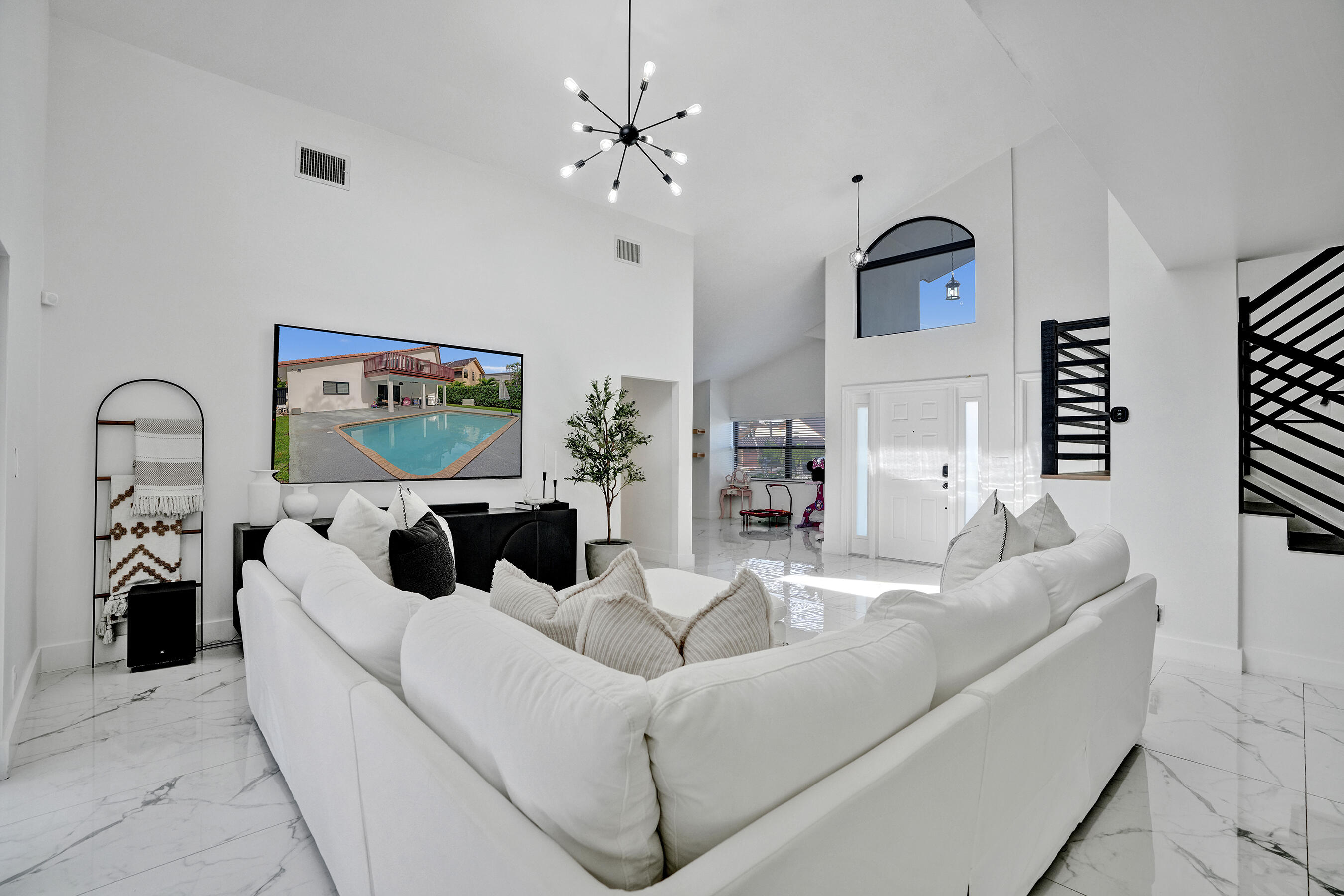 861 Mockingbird Lane