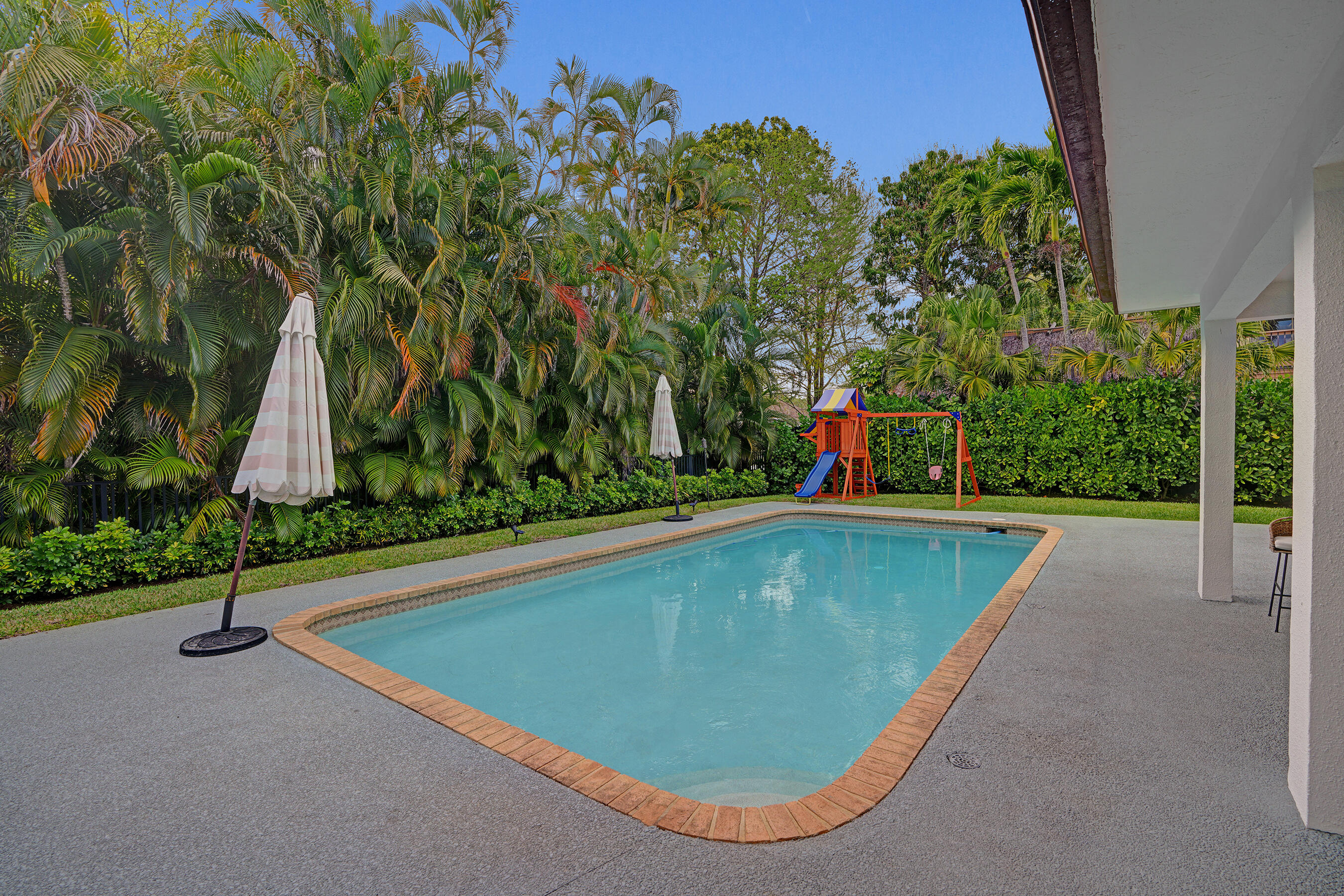 861 Mockingbird Lane