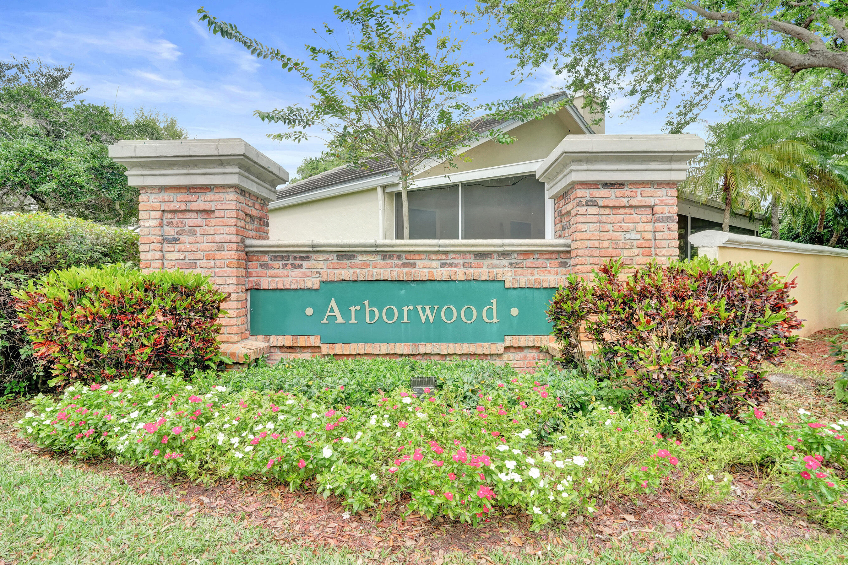 2702 Arborwood Road