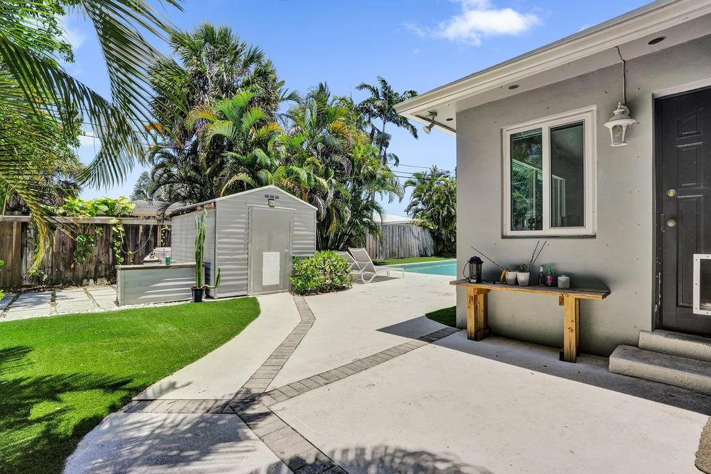 3201 SW 16th Court