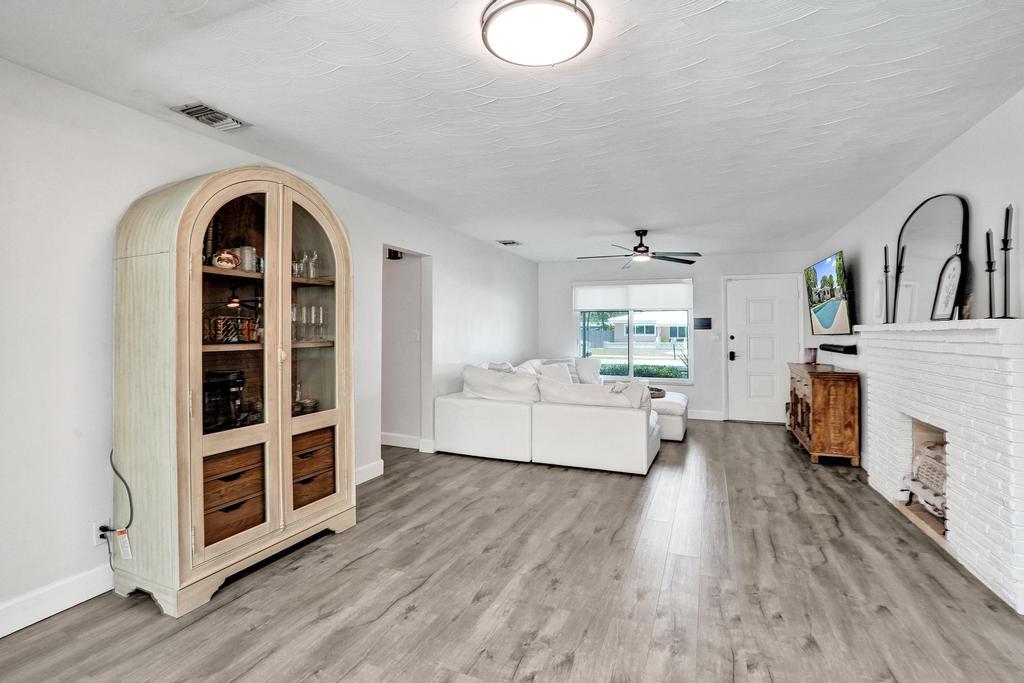 3201 SW 16th Court