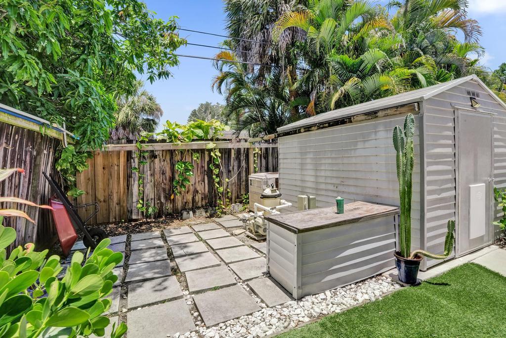 3201 SW 16th Court