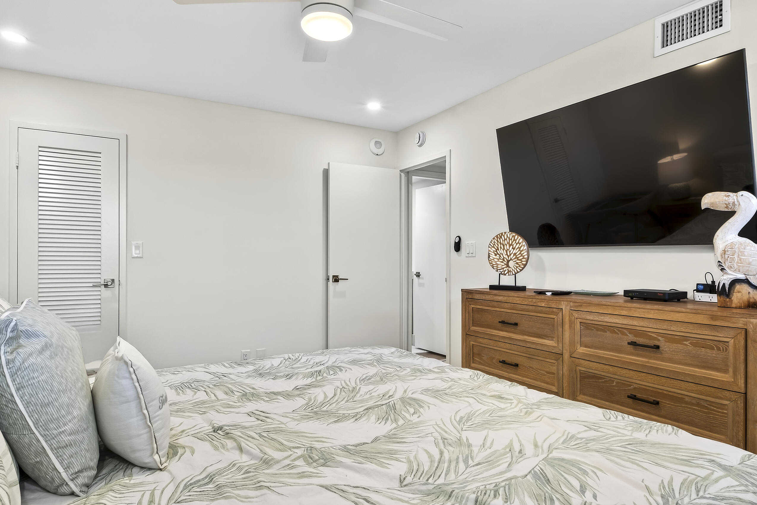 111 N Pompano Beach Boulevard Unit: 611