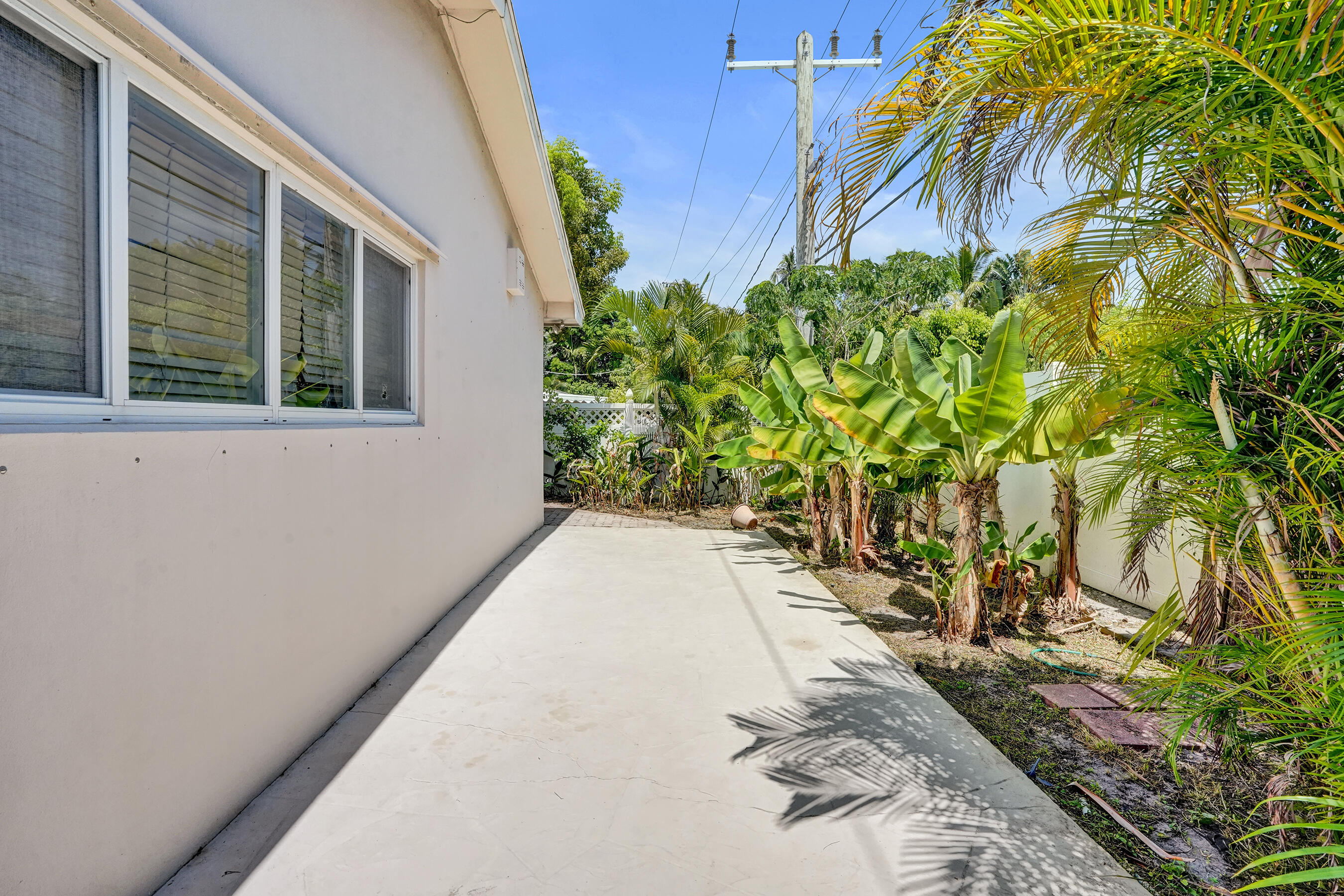 2756 NE 35th Street