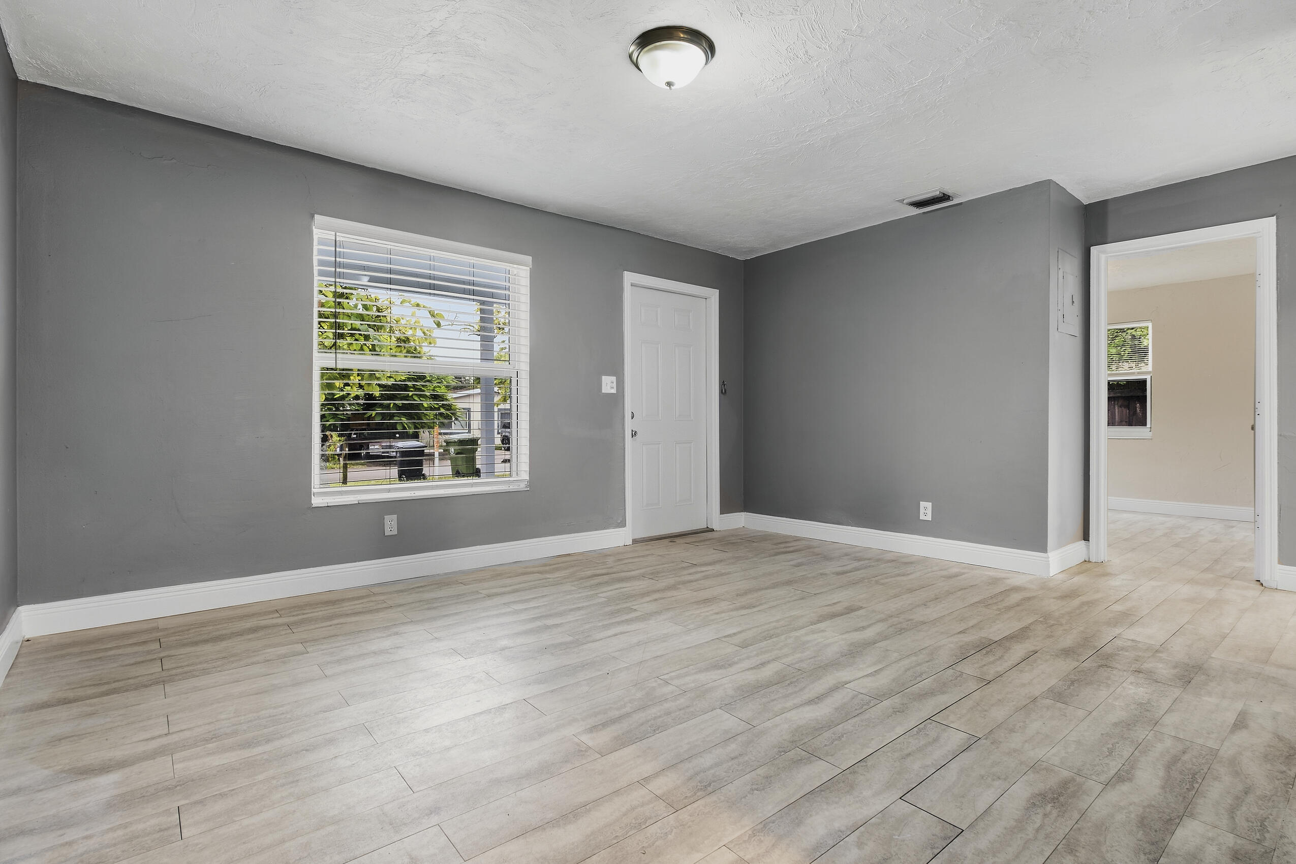 741 NW 4TH Avenue