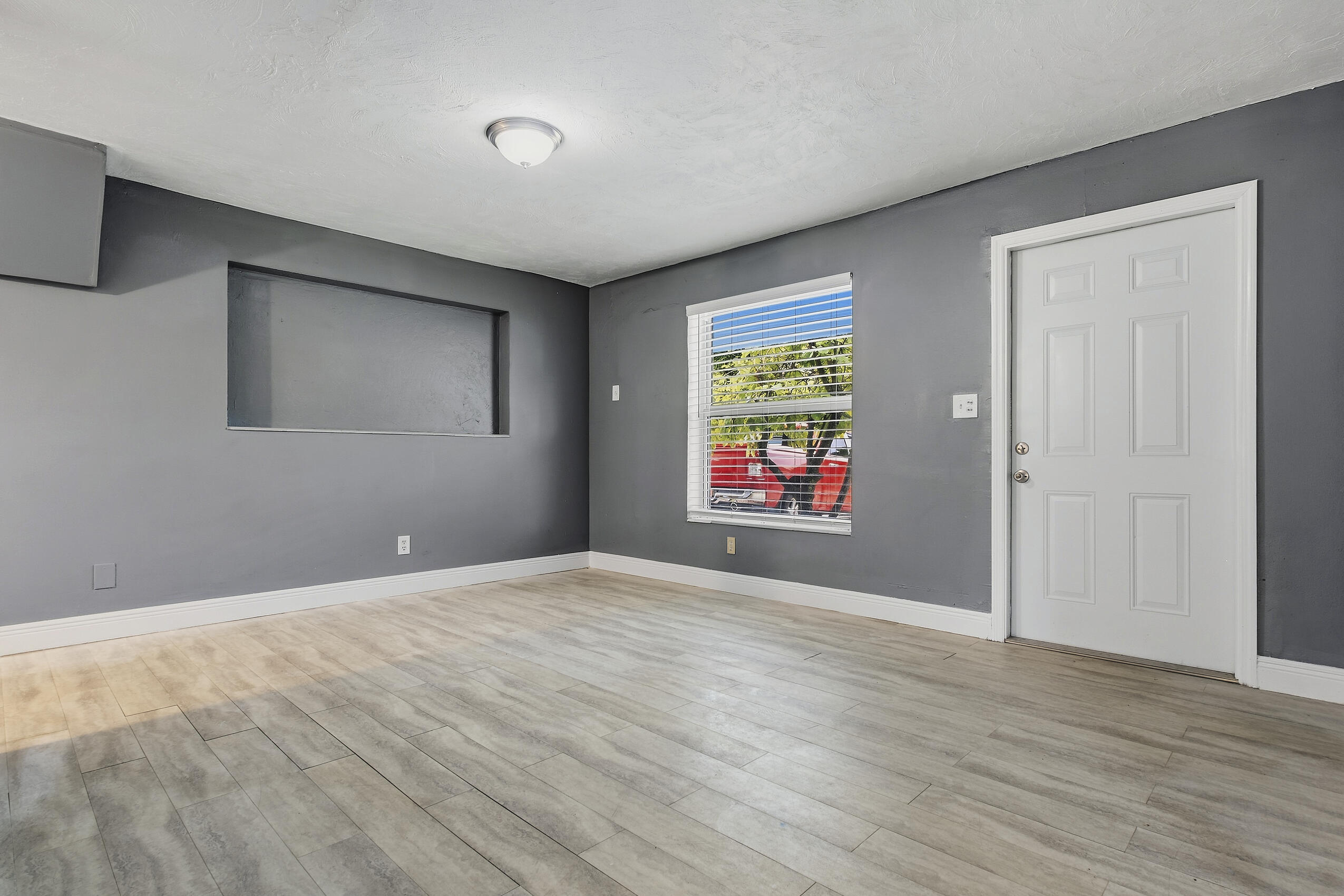 741 NW 4TH Avenue