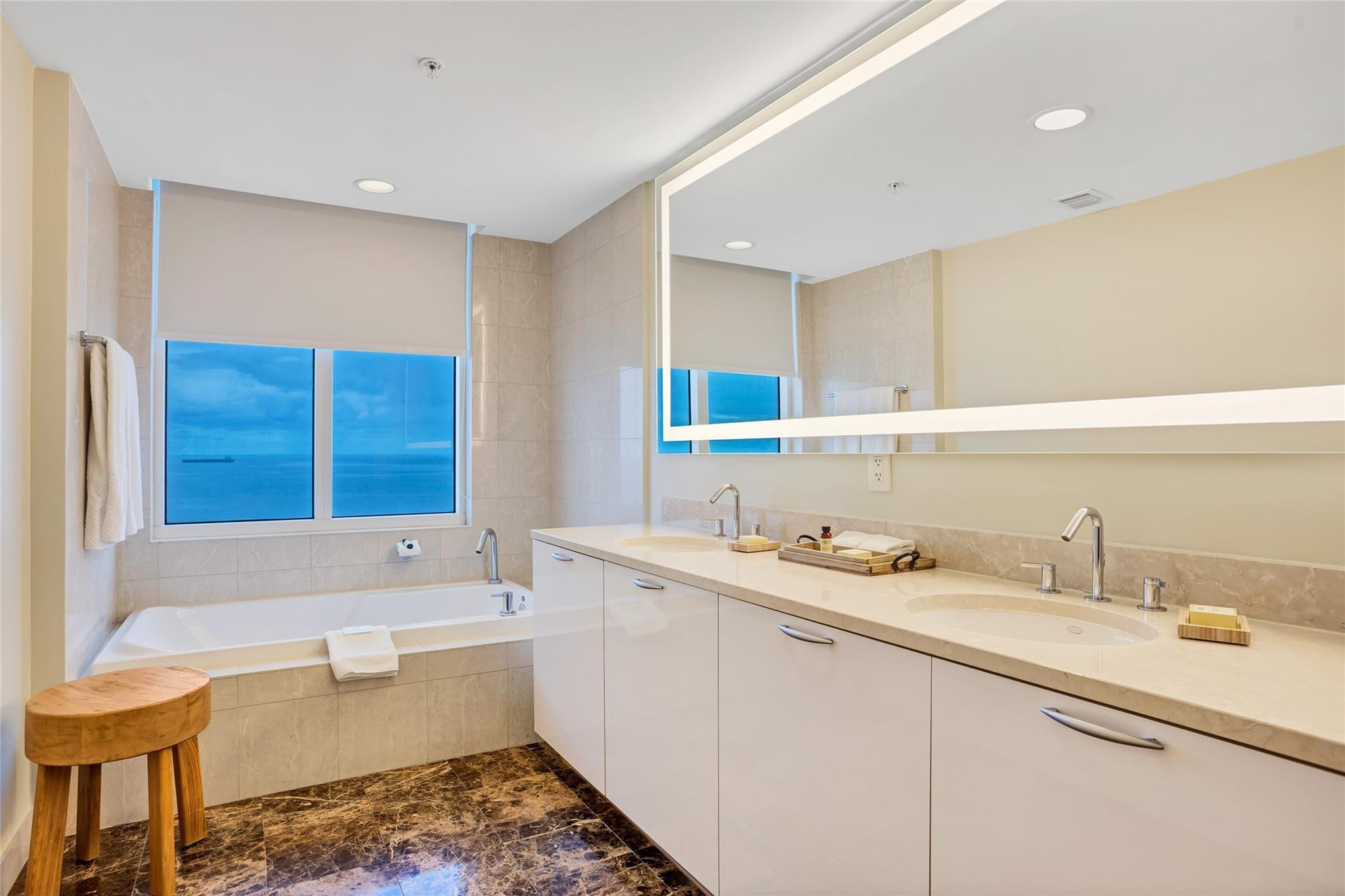 505 N Beach Blvd 818