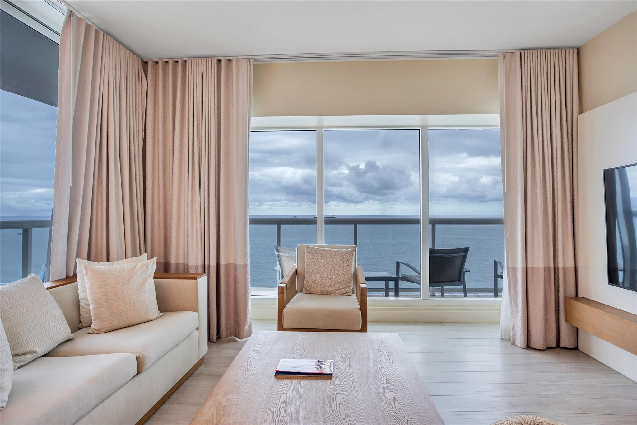 505 N Beach Blvd 818