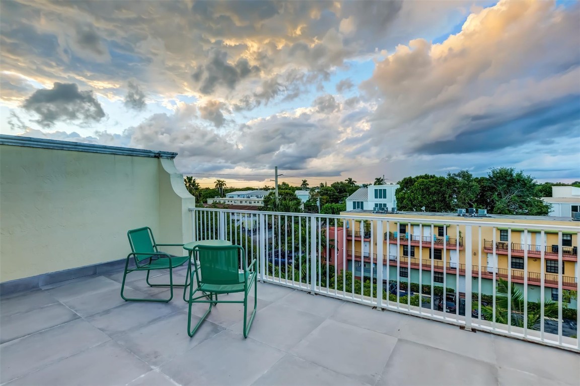 2706 NE 8th Ave 2706