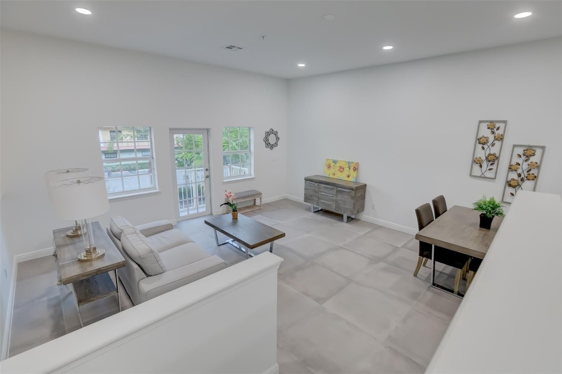 2706 NE 8th Ave 2706