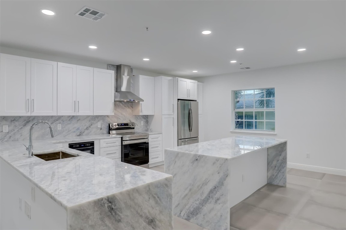 2706 NE 8th Ave 2706