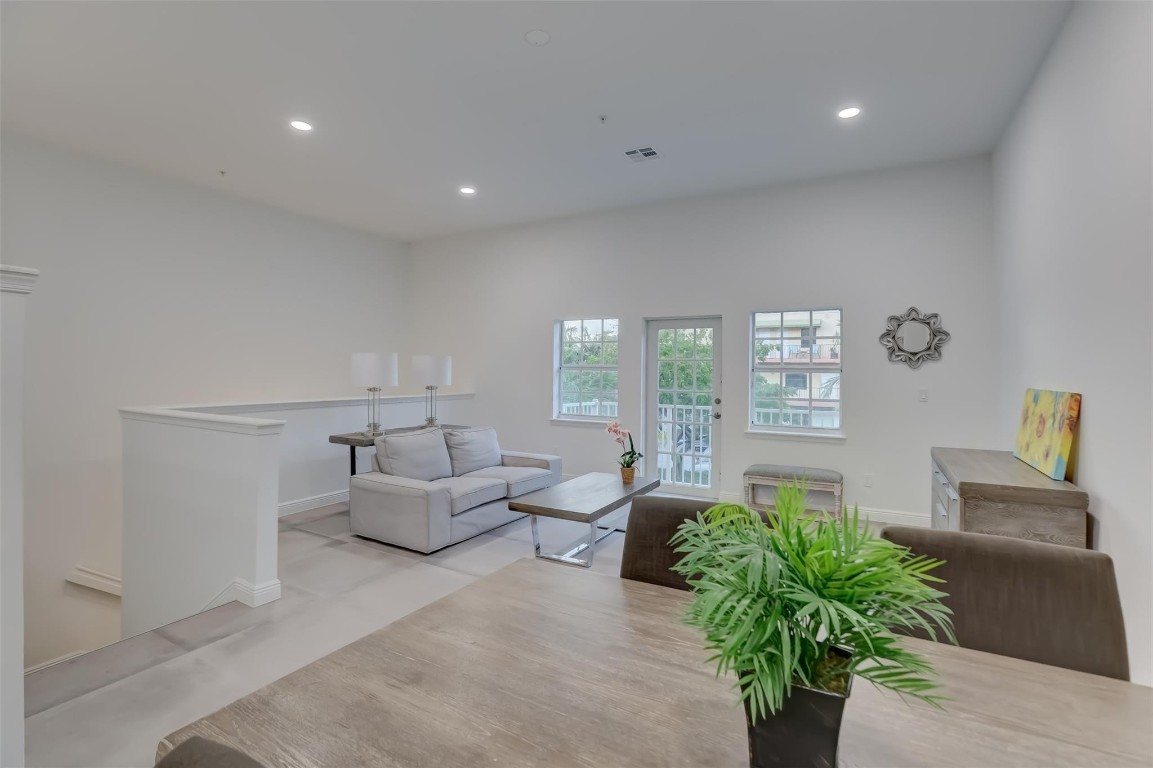 2706 NE 8th Ave 2706