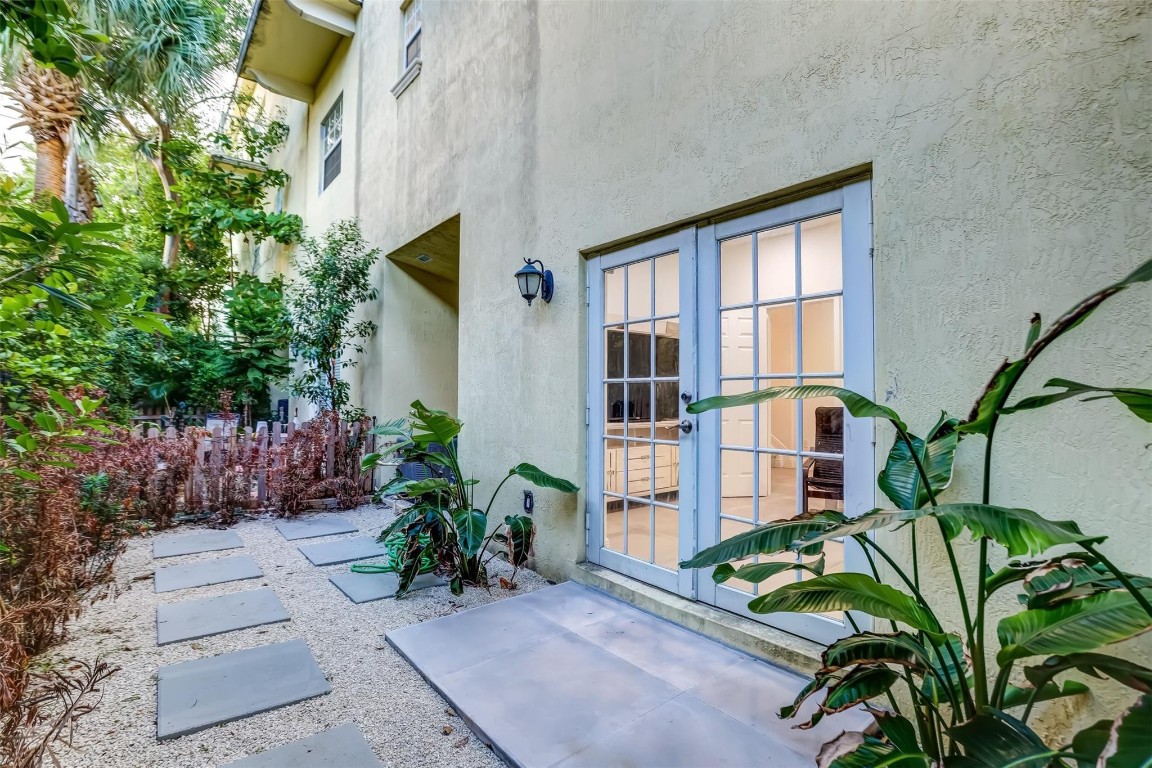 2706 NE 8th Ave 2706