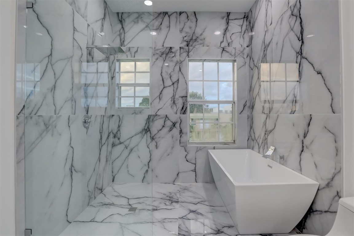 2706 NE 8th Ave 2706