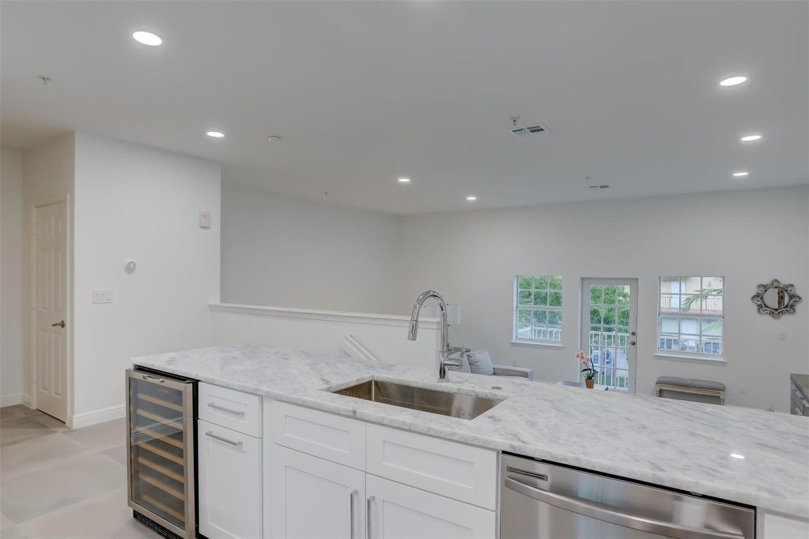 2706 NE 8th Ave 2706