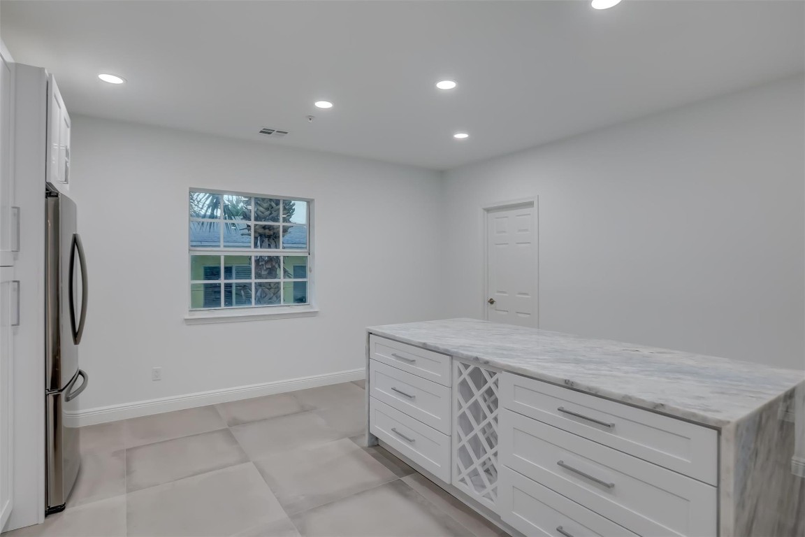 2706 NE 8th Ave 2706