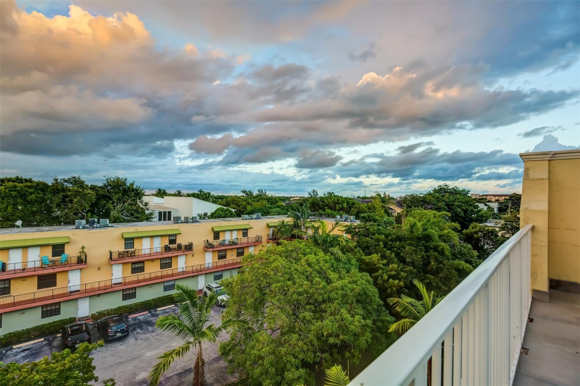 2706 NE 8th Ave 2706