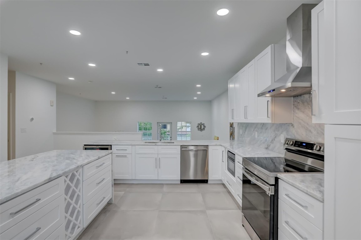 2706 NE 8th Ave 2706