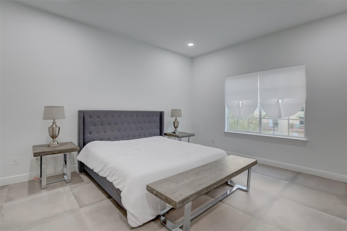 2706 NE 8th Ave 2706