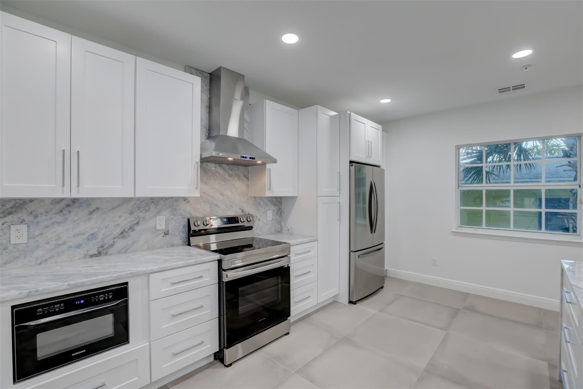 2706 NE 8th Ave 2706