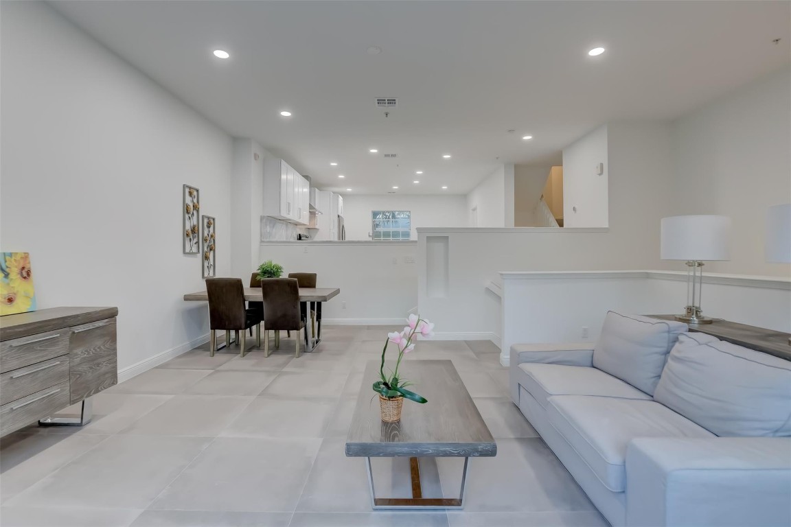 2706 NE 8th Ave 2706