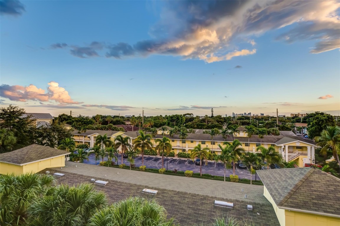 2706 NE 8th Ave 2706