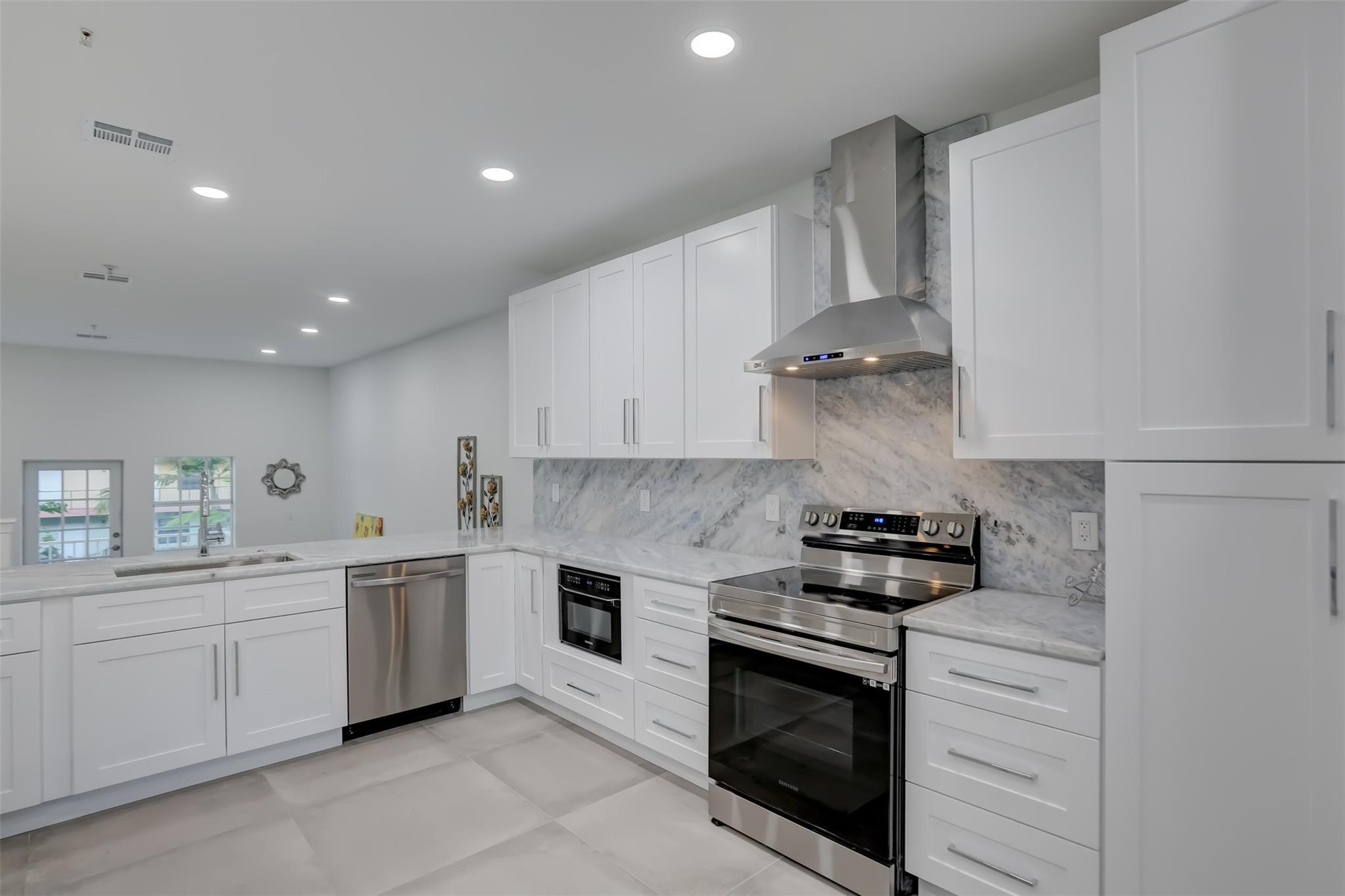 2706 NE 8th Ave 2706