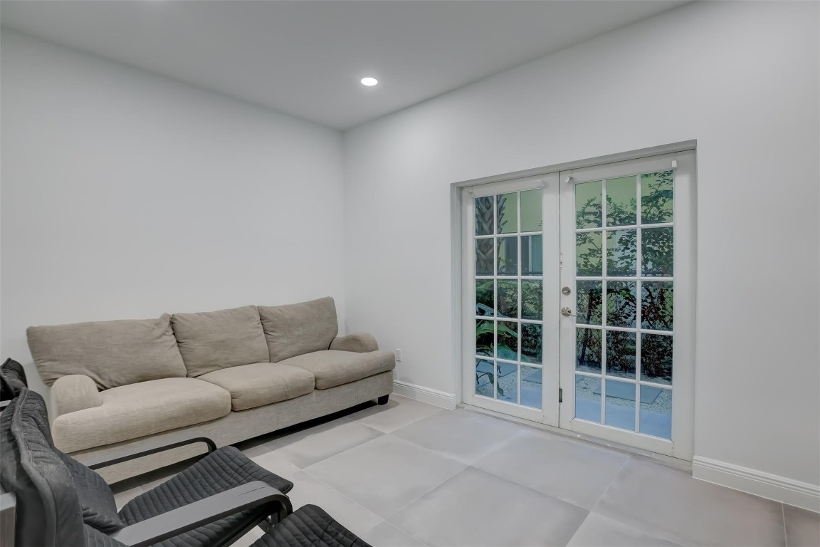 2706 NE 8th Ave 2706