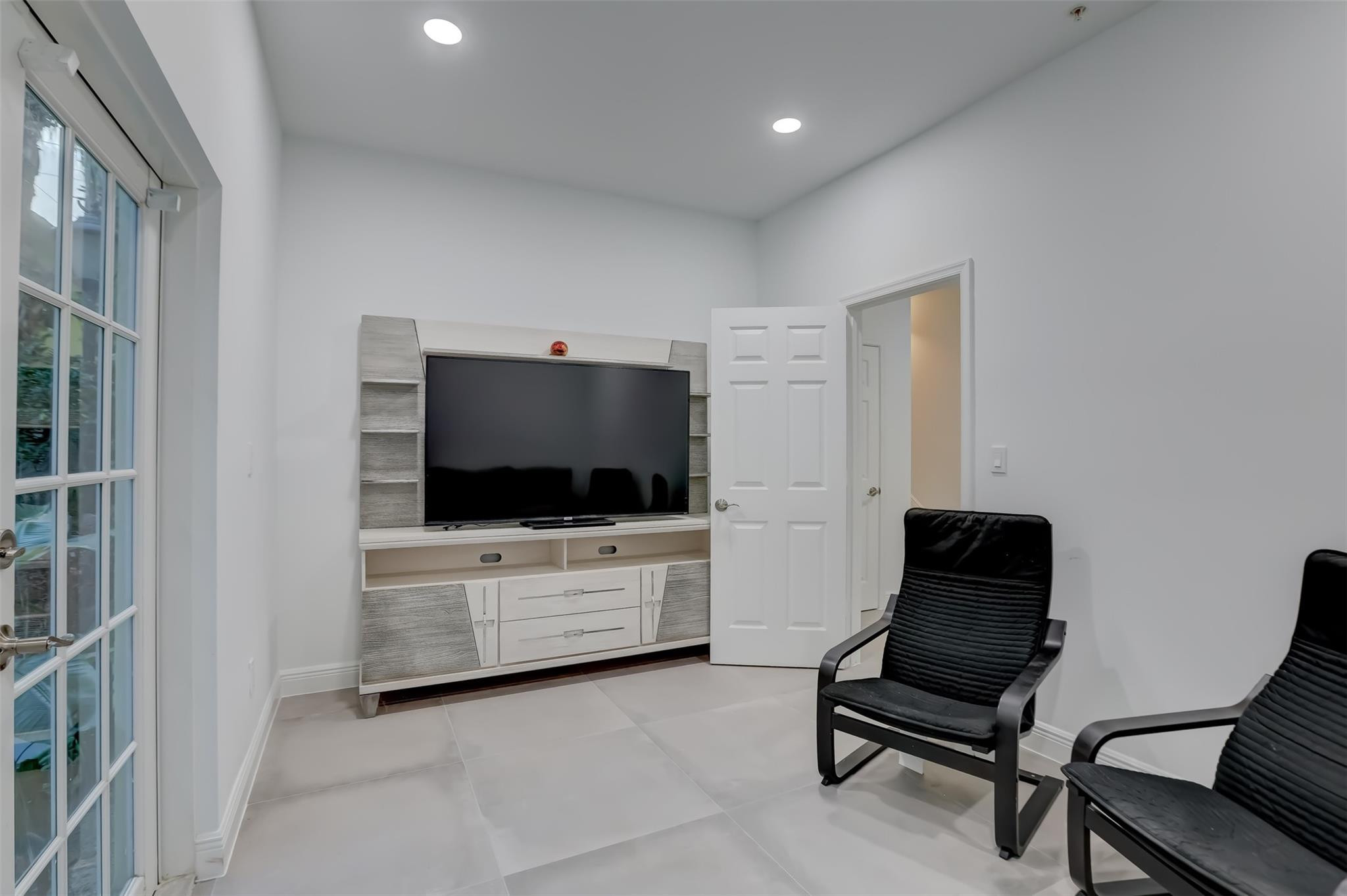 2706 NE 8th Ave 2706
