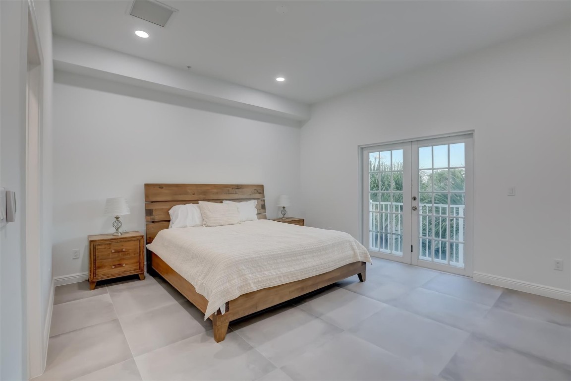 2706 NE 8th Ave 2706