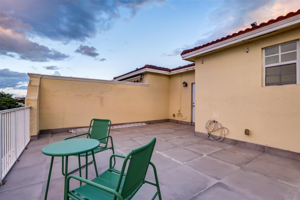 2706 NE 8th Ave 2706