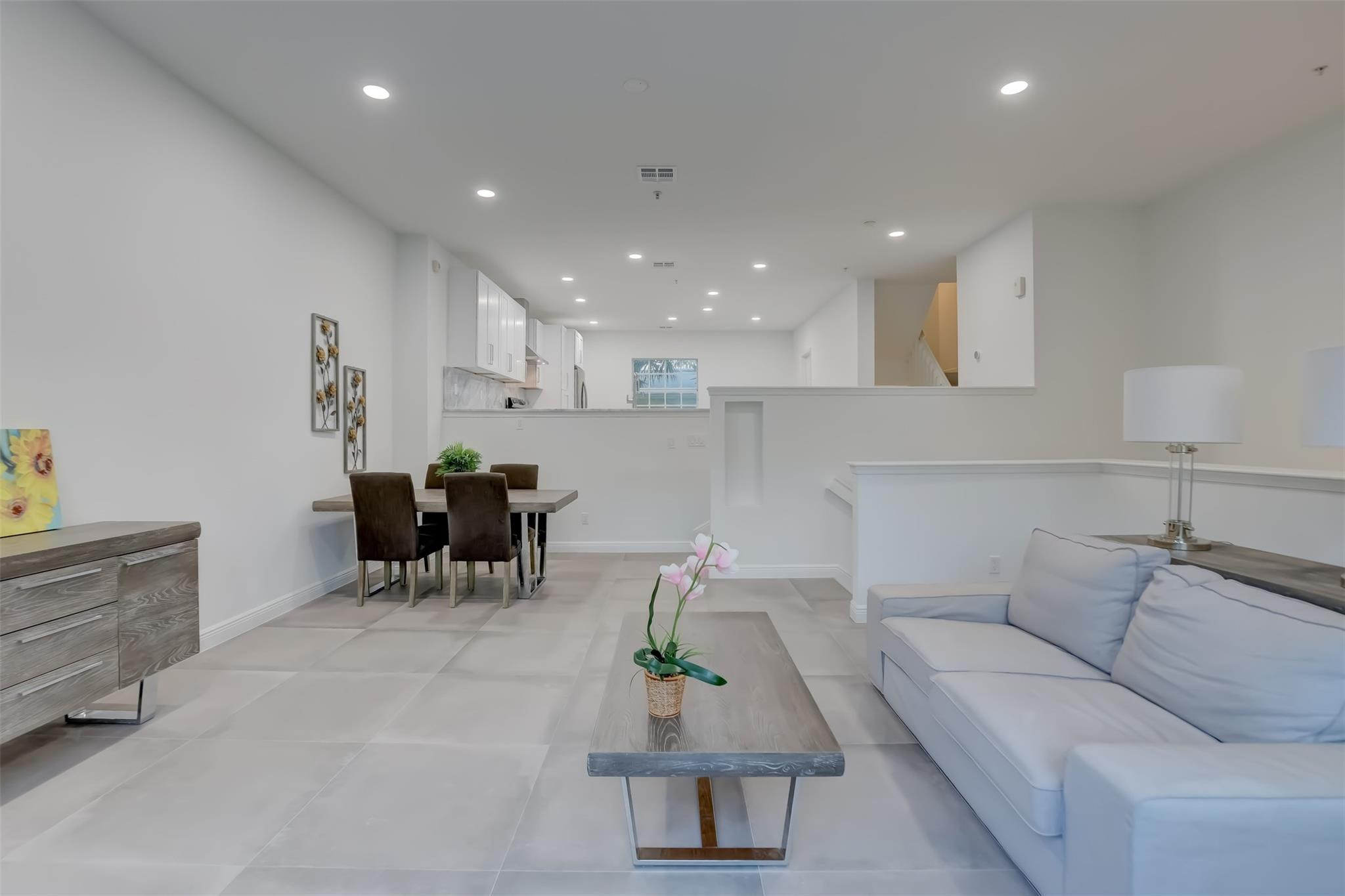 2706 NE 8th Ave 2706