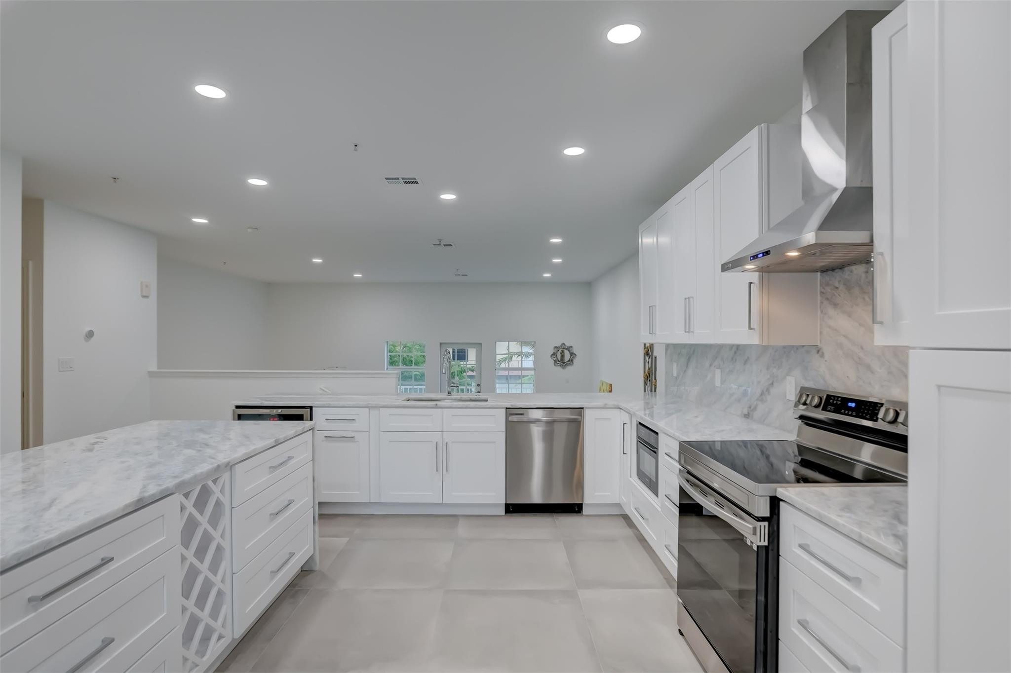 2706 NE 8th Ave 2706