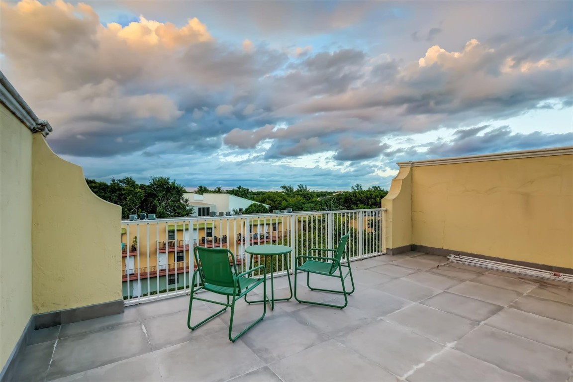 2706 NE 8th Ave 2706