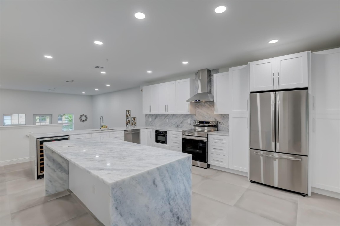 2706 NE 8th Ave 2706