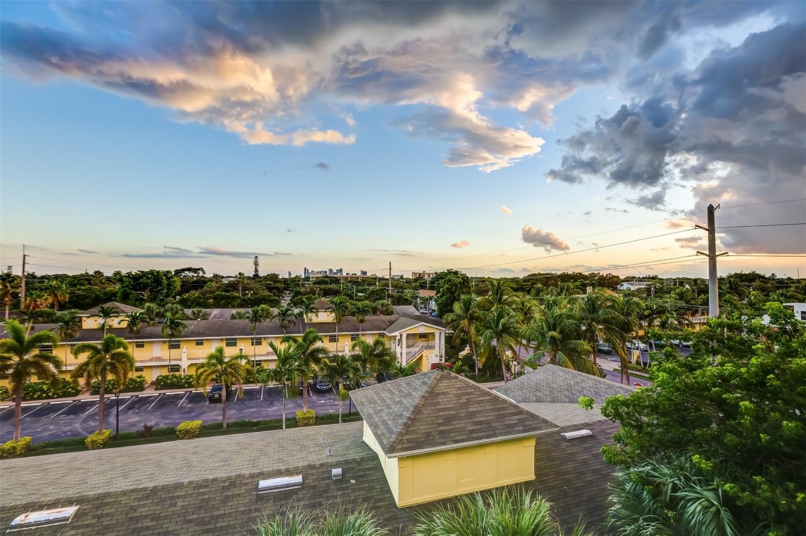 2706 NE 8th Ave 2706