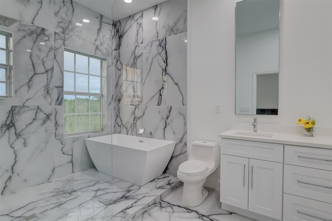 2706 NE 8th Ave 2706