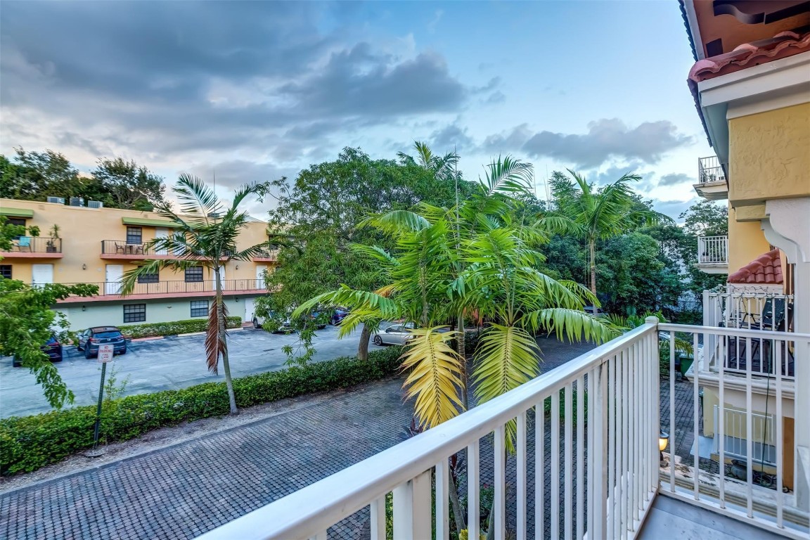 2706 NE 8th Ave 2706