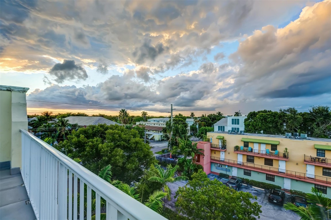 2706 NE 8th Ave 2706